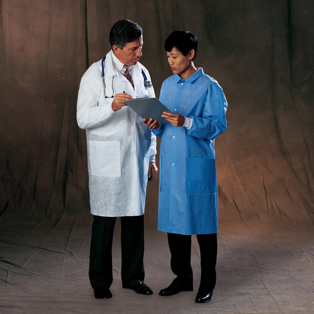 Lab Coat Basic White X-Large Knee Length 3-Layer SMS Disposable